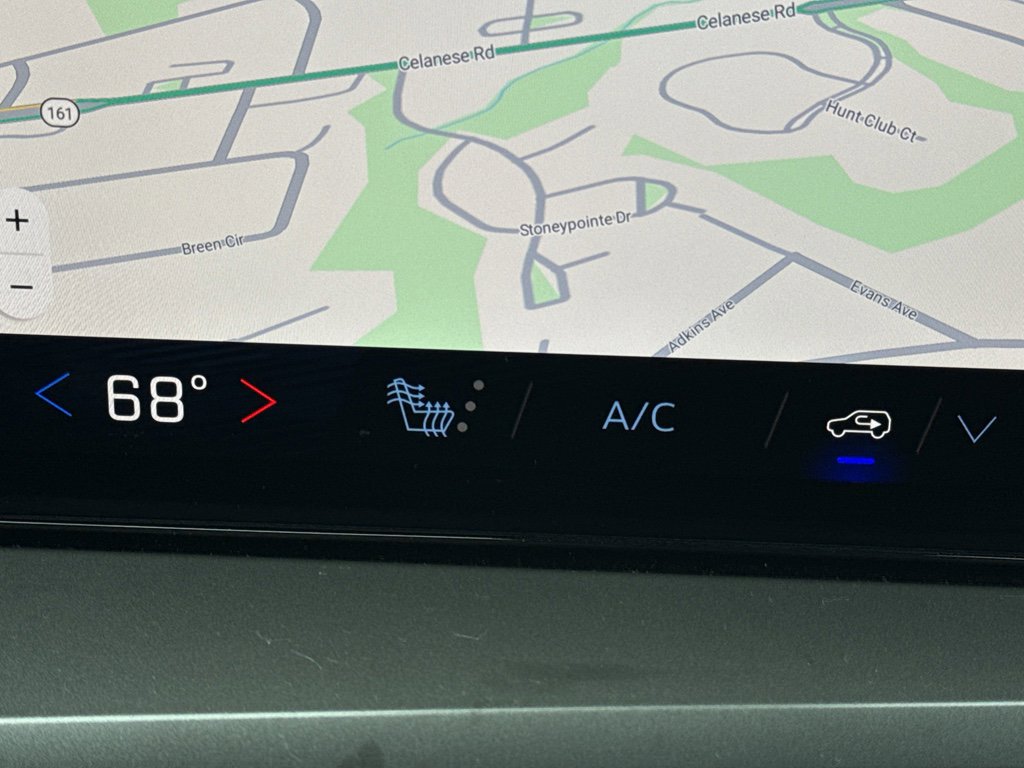 Used 2025 Chevrolet Traverse LT image 17