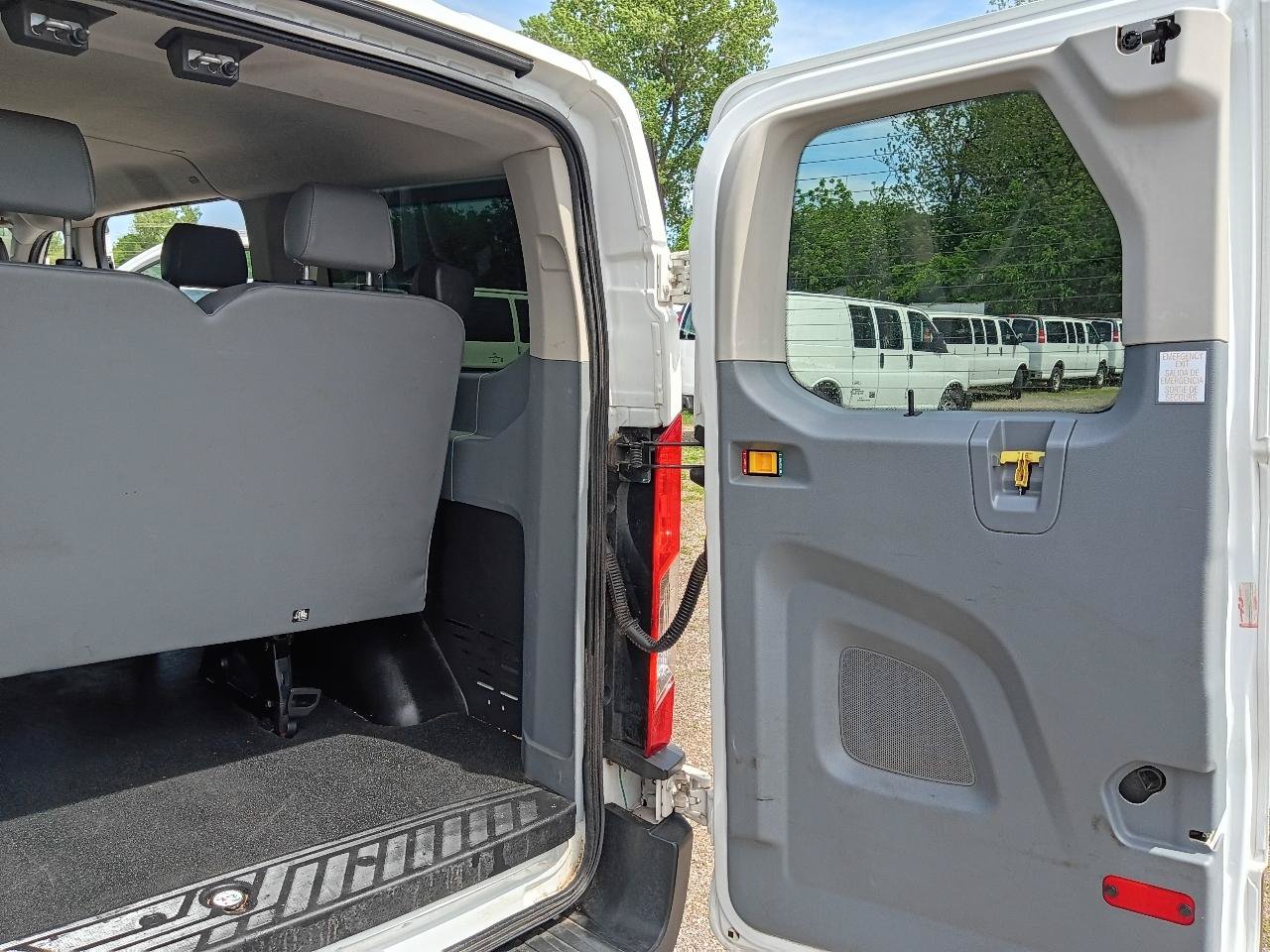 Used 2015 Ford Transit 150 XL RWD image 28
