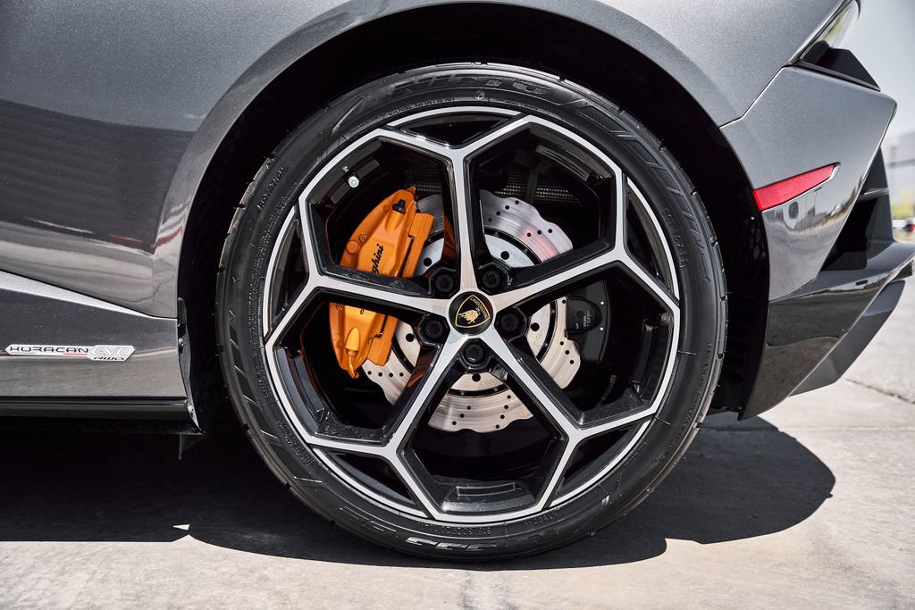 Used 2021 Lamborghini Huracan EVO RWD image 28
