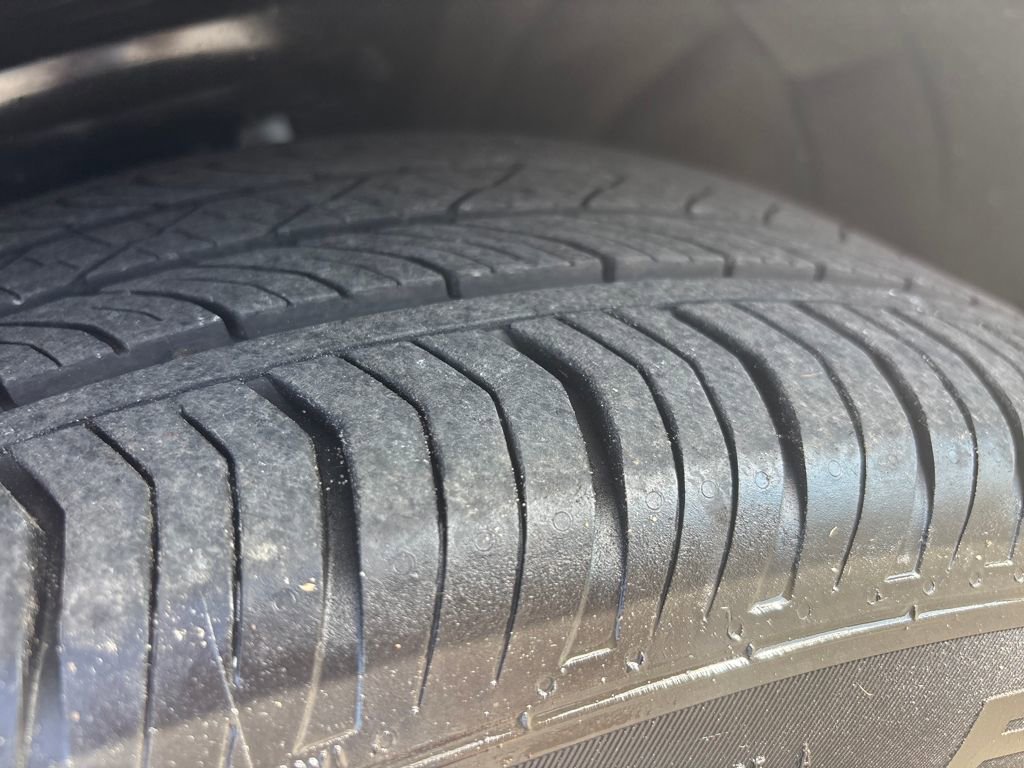 Used 2023 Buick Envision Essence image 34