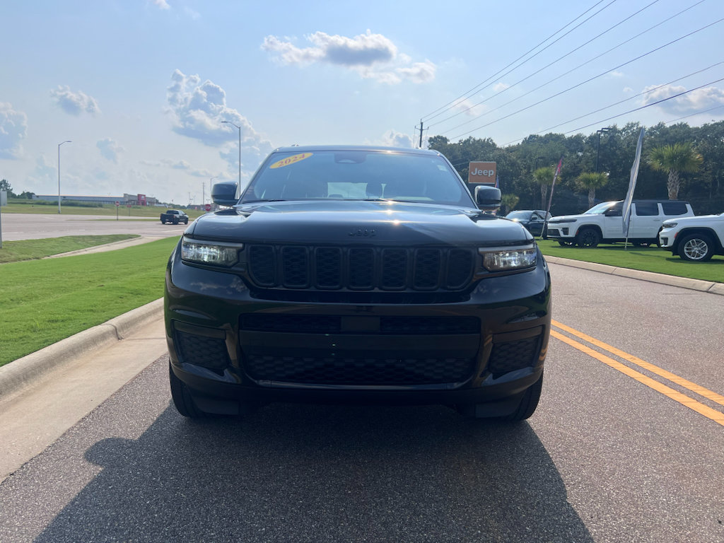 Used 2024 Jeep Grand Cherokee L Altitude RWD image 10