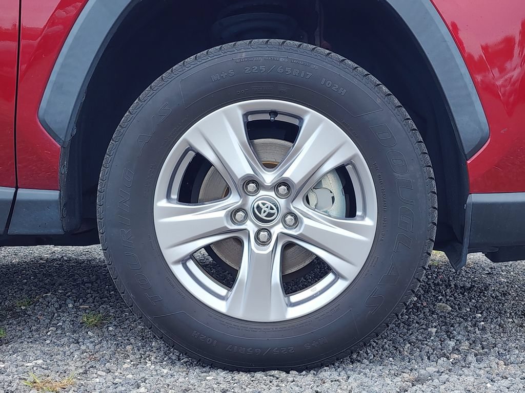 Used 2022 Toyota RAV4 XLE FWD image 12