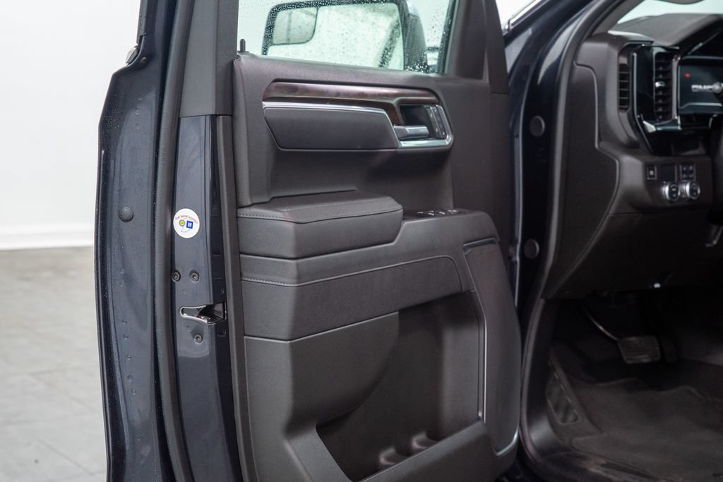 Used 2025 GMC Sierra 1500 SLT RWD image 4