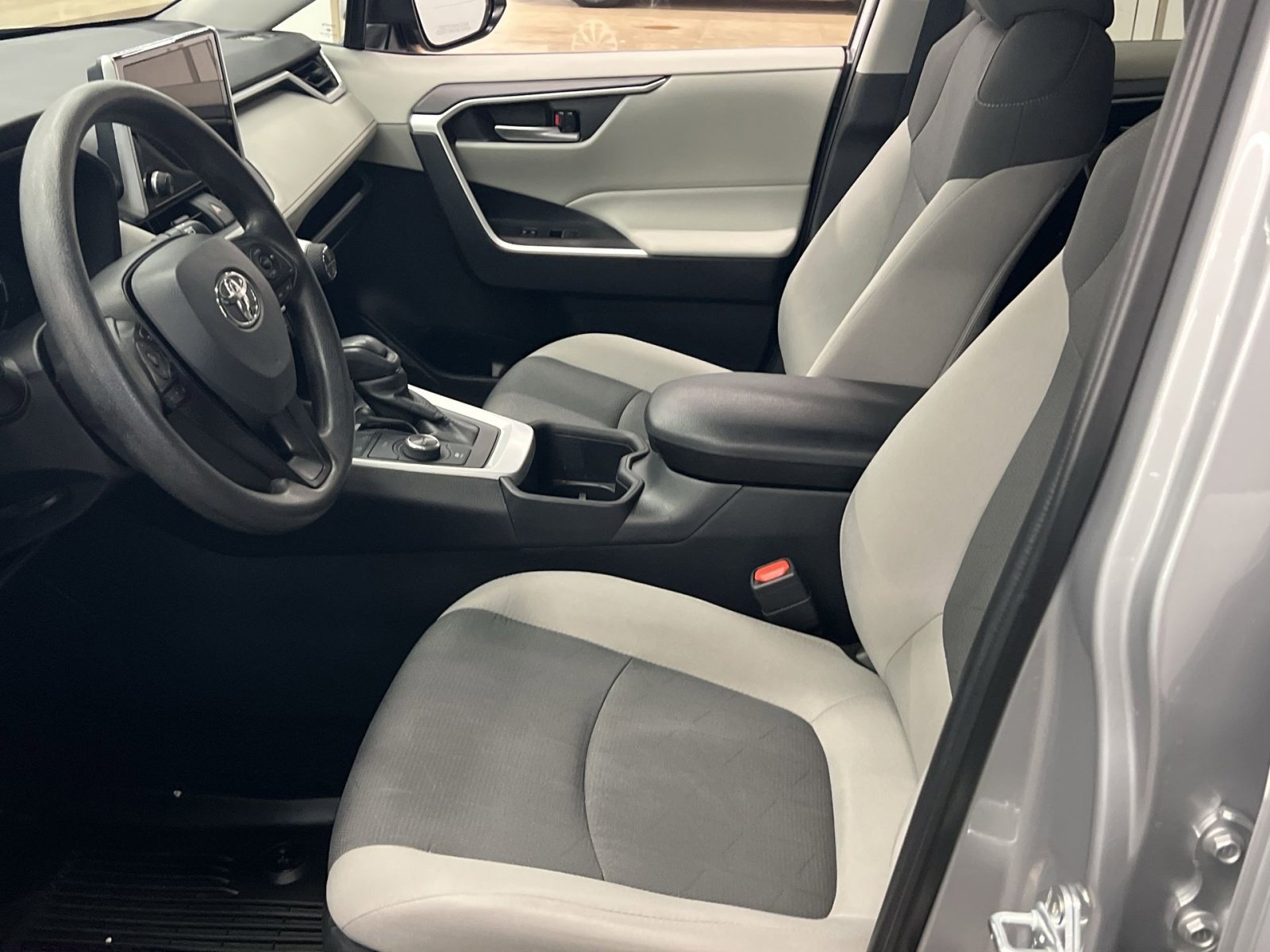 Used 2025 Toyota RAV4 XLE w/ Convenience Package image 11