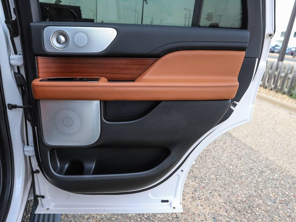Used 2019 Lincoln Navigator Reserve AWD/4WD image 27