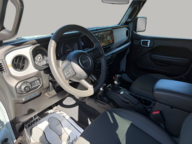 Used 2024 Jeep Wrangler Unlimited AWD/4WD image 4