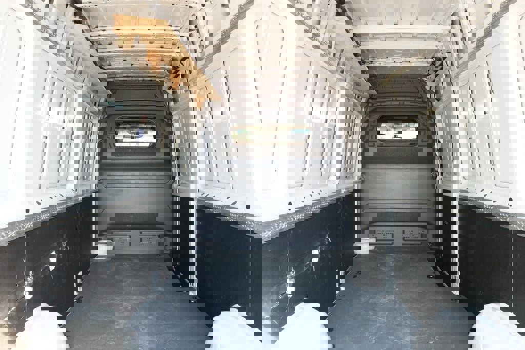 Used 2025 Mercedes-Benz Sprinter 2500 image 19