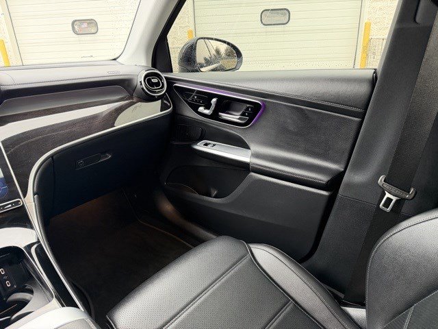 Used 2025 Mercedes-Benz GLC 350e 4MATIC image 19