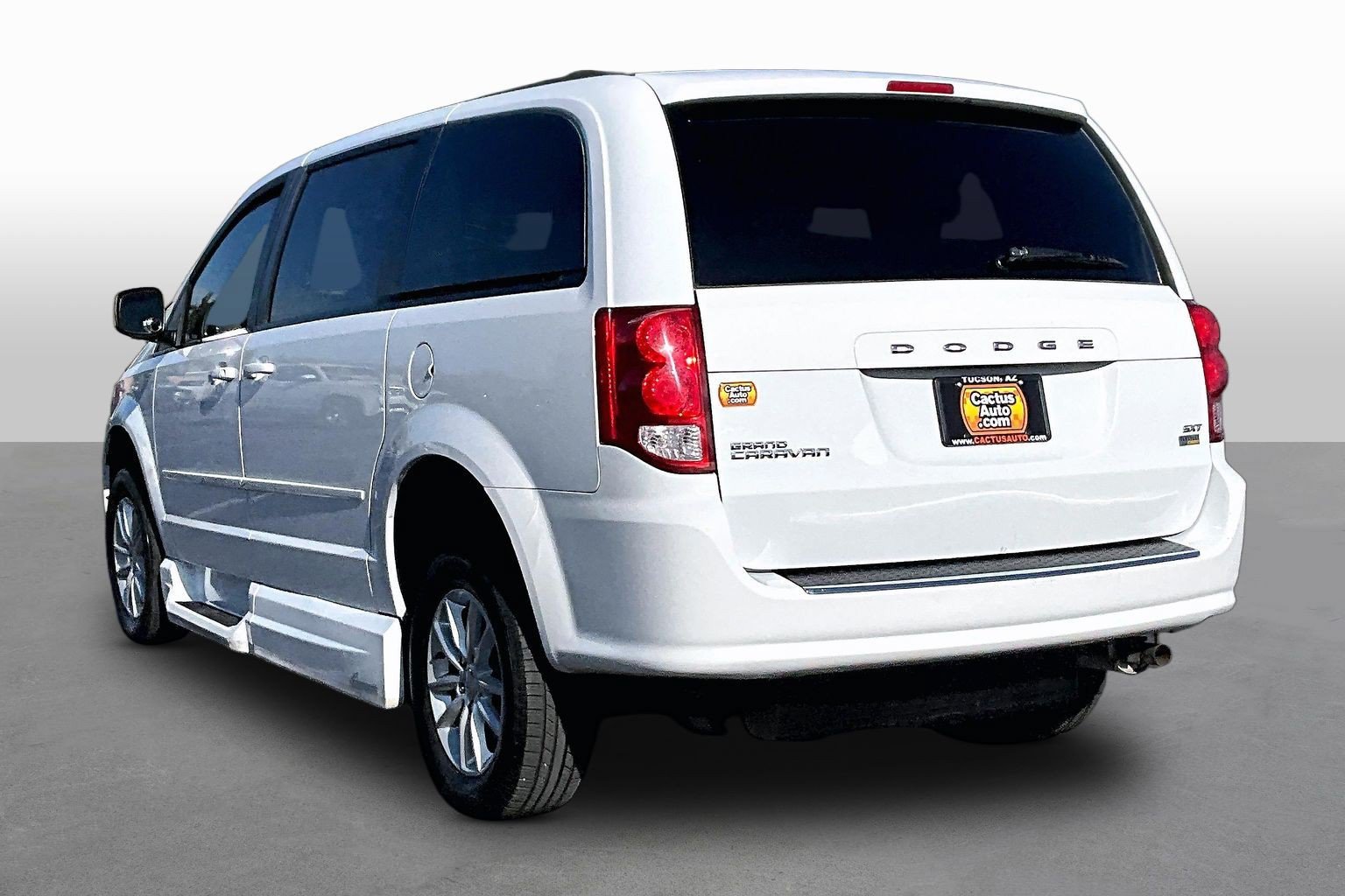 Used 2015 Dodge Grand Caravan SXT FWD image 11