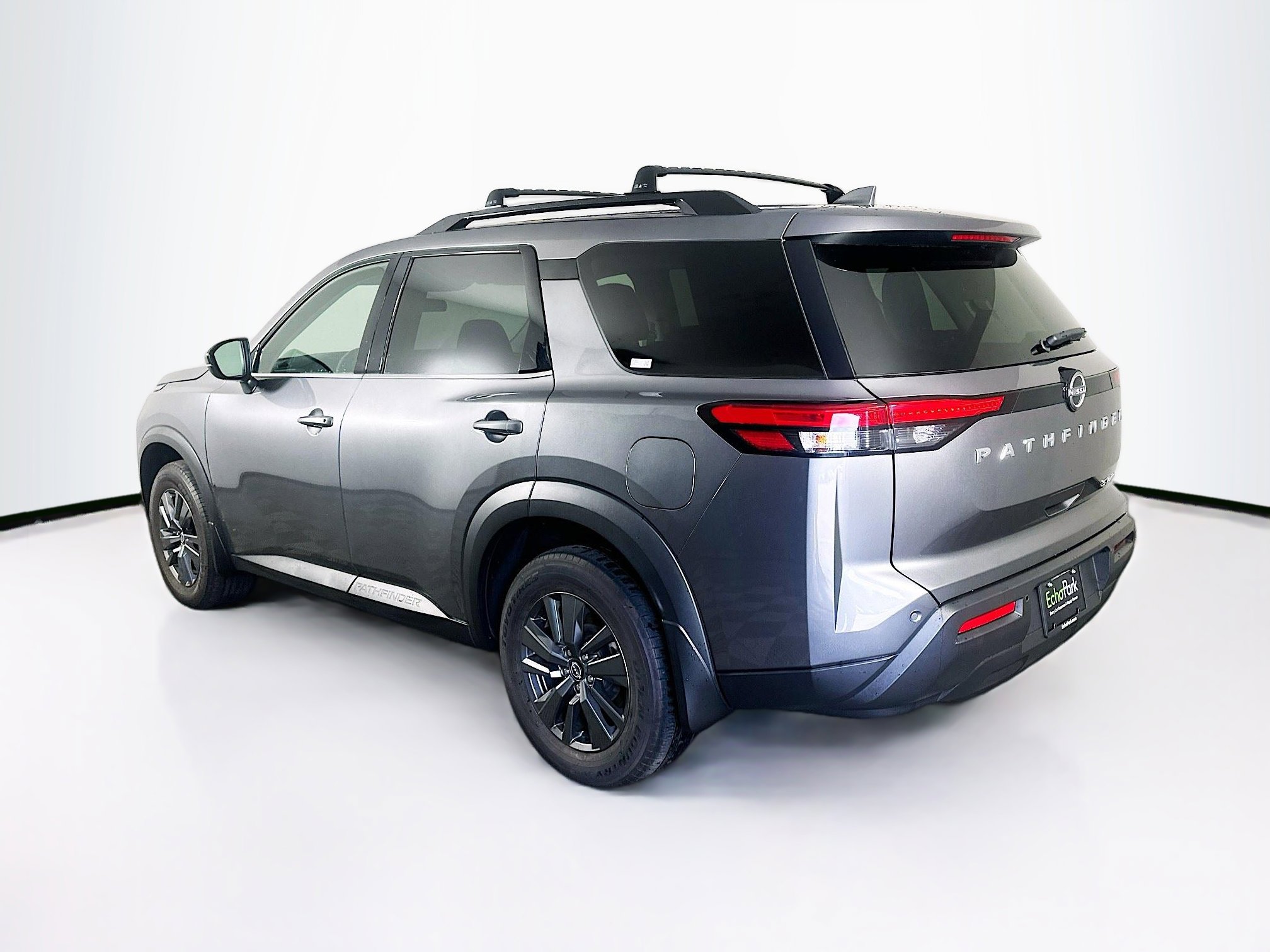 Used 2023 Nissan Pathfinder SV AWD/4WD image 5