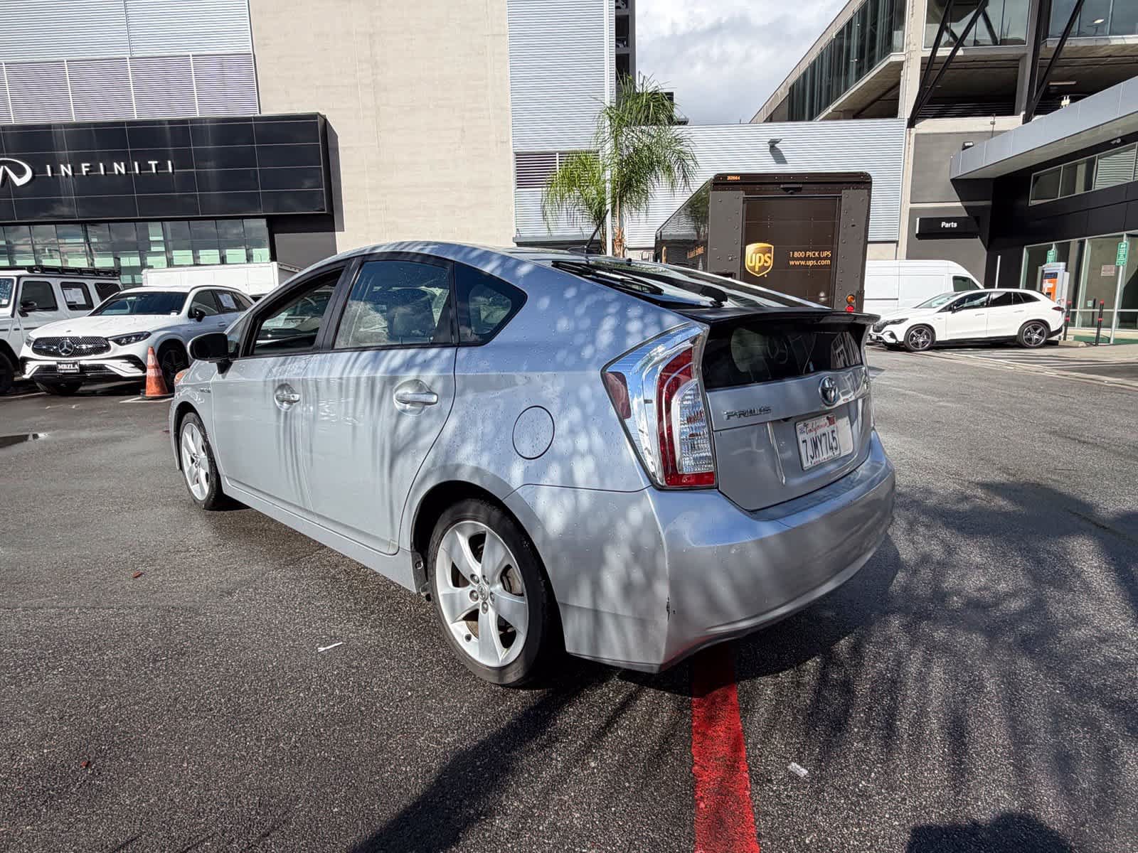 Used 2015 Toyota Prius Five FWD image 3