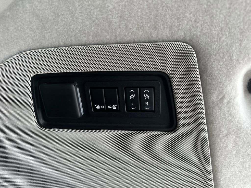 Used 2021 Cadillac Escalade ESV Sport Platinum RWD image 31