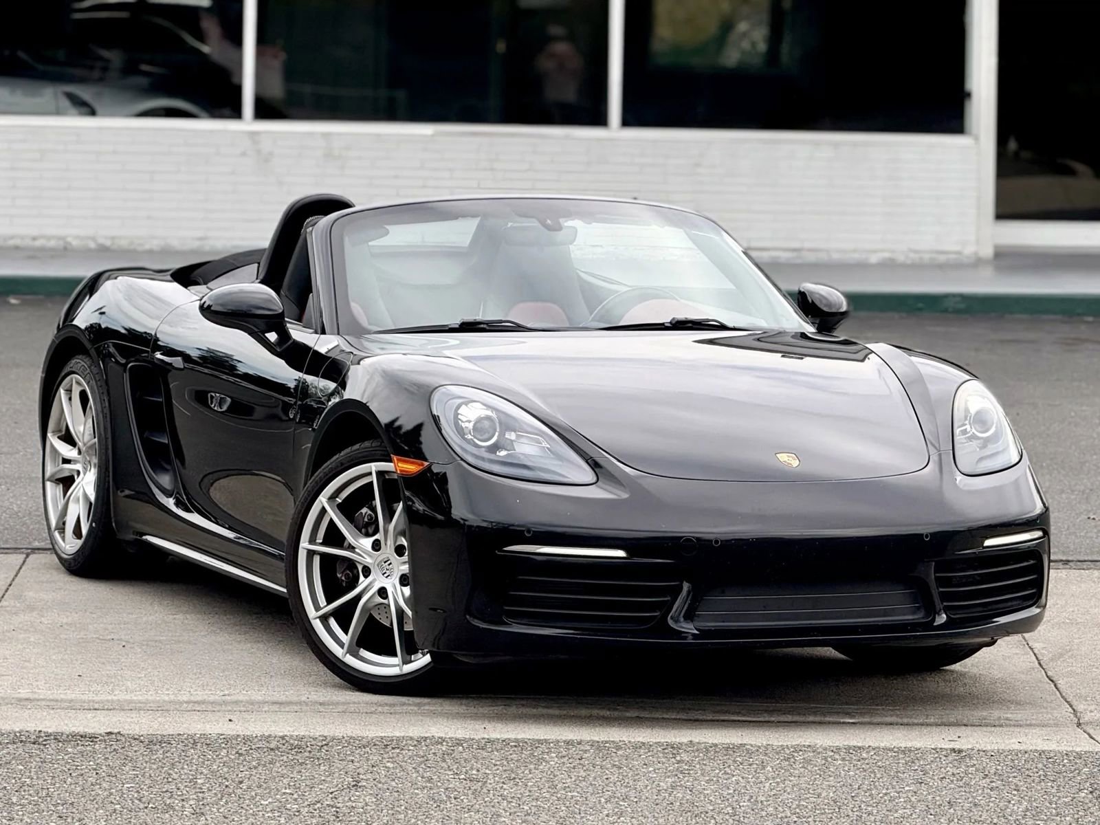 Used 2017 Porsche 718 Boxster image 4