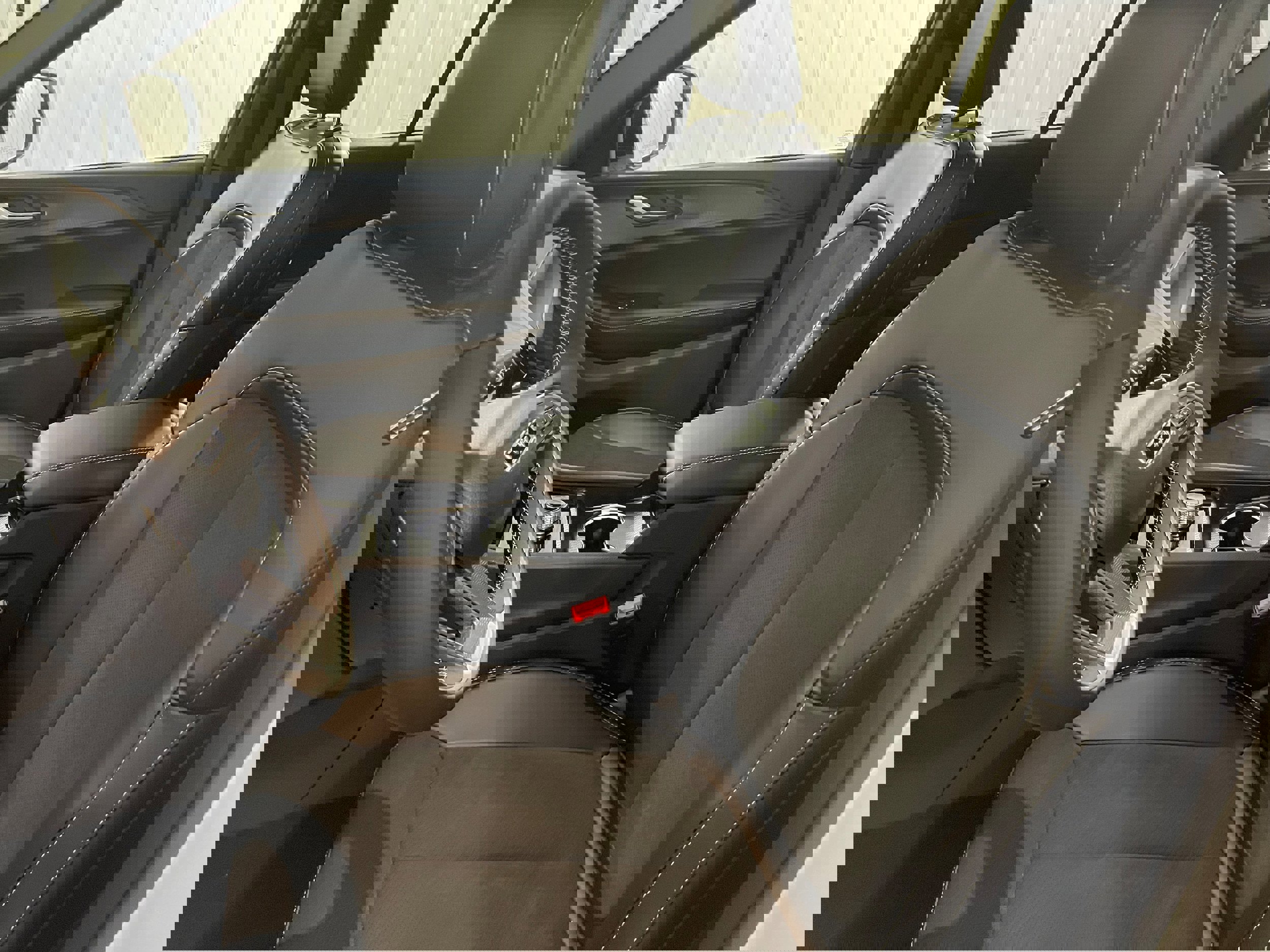 New 2025 Jeep Grand Cherokee Altitude image 12