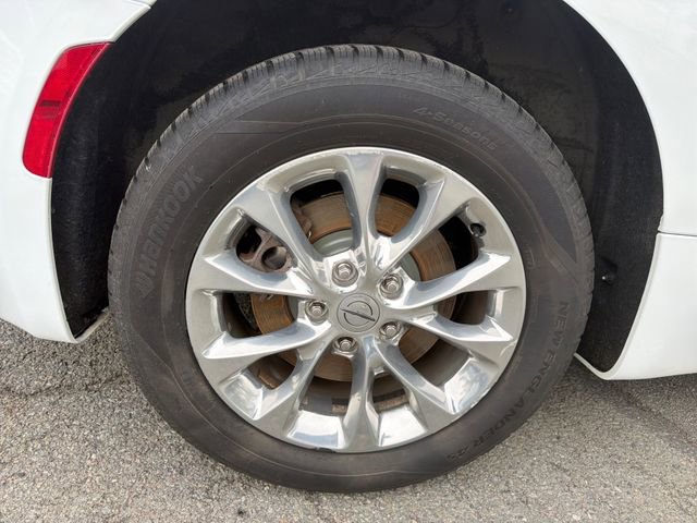 Used 2021 Chrysler Pacifica Touring-L AWD/4WD image 13