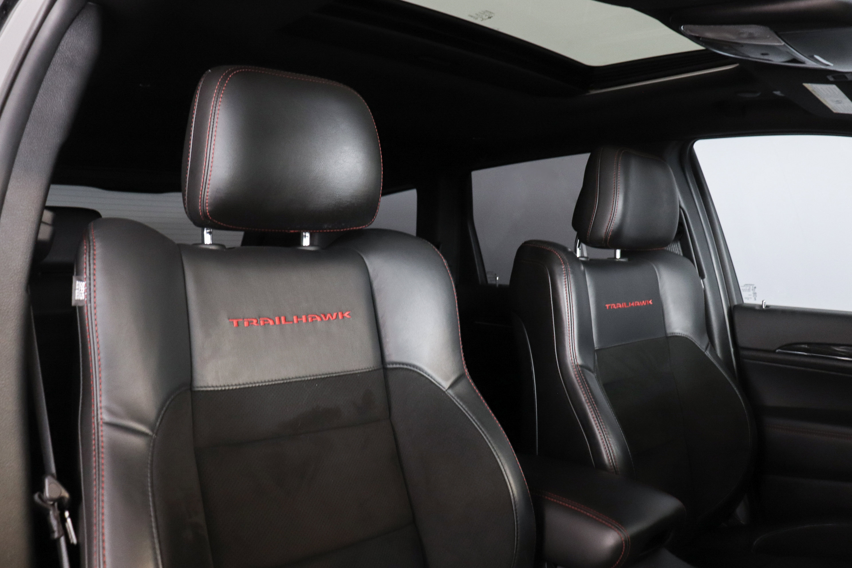 Used 2021 Jeep Grand Cherokee Trailhawk image 13