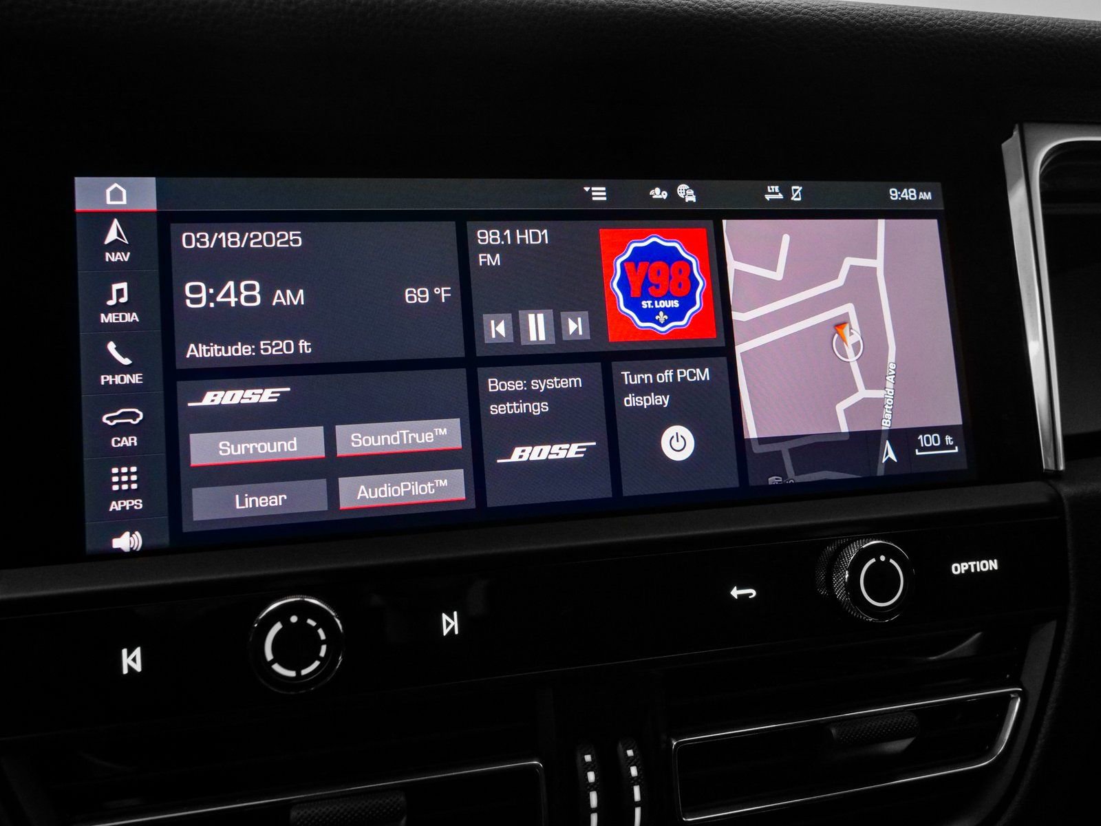 Certified 2025 Porsche Macan AWD/4WD image 34