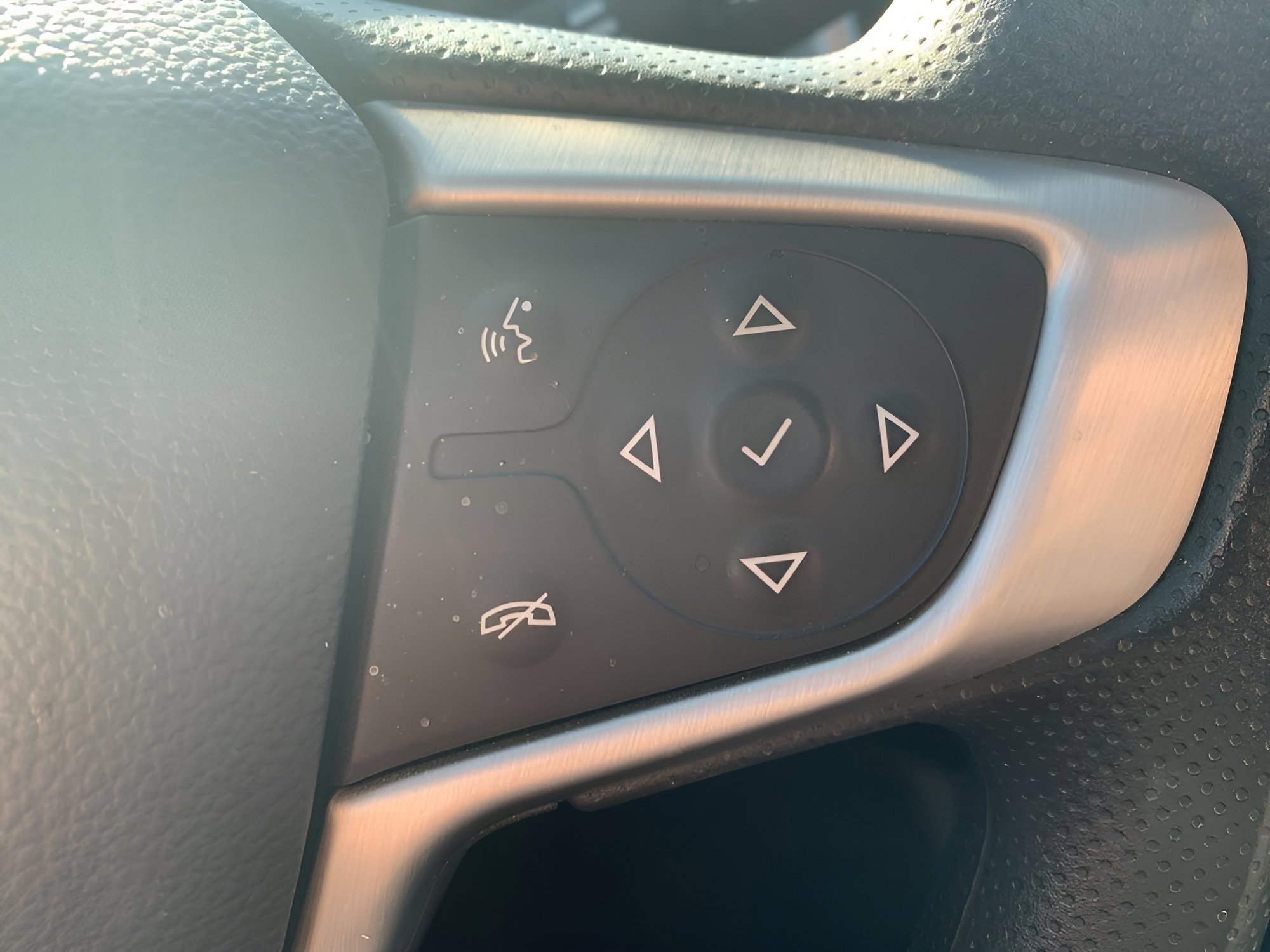 Used 2023 GMC Terrain SLE w/ Driver Convenience Package image 8