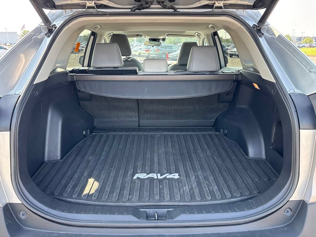 Used 2021 Toyota RAV4 XLE Premium AWD/4WD image 10
