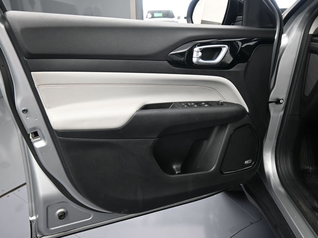 Used 2022 Jeep Compass Limited w/ Sun and Sound Group image 16