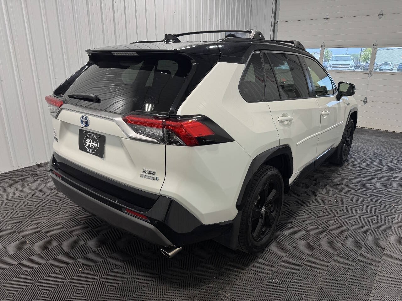 Used 2020 Toyota RAV4 XSE AWD/4WD image 3