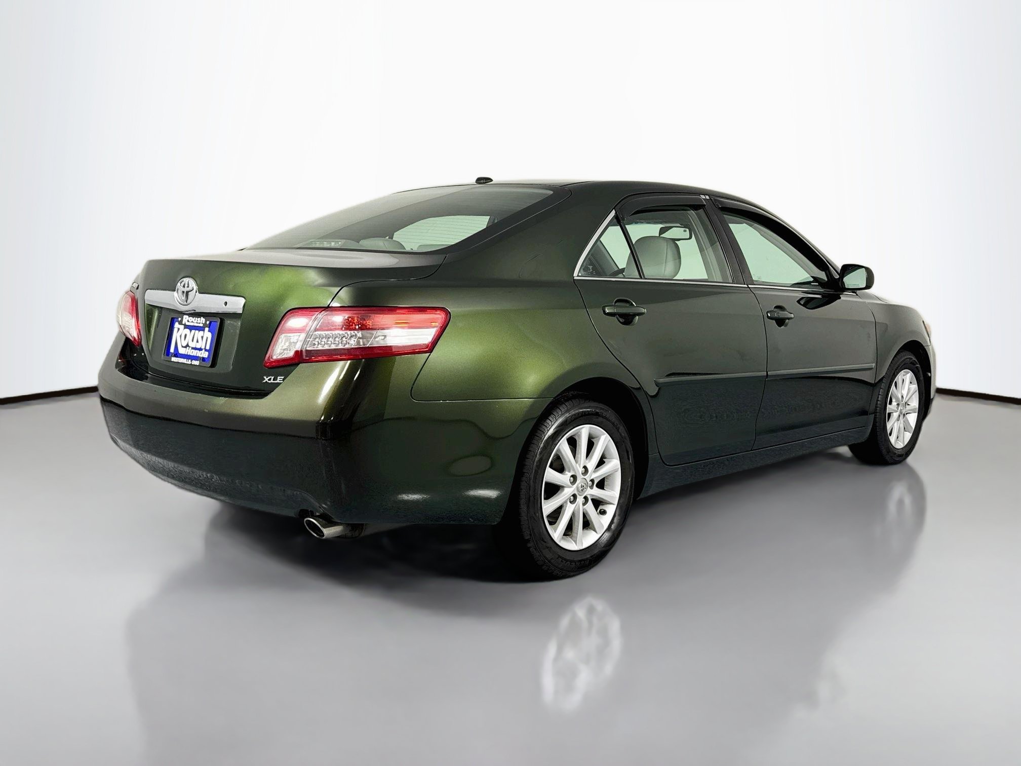 Used 2011 Toyota Camry XLE w/ XLE Extra-Value Pkg #2 FWD image 5