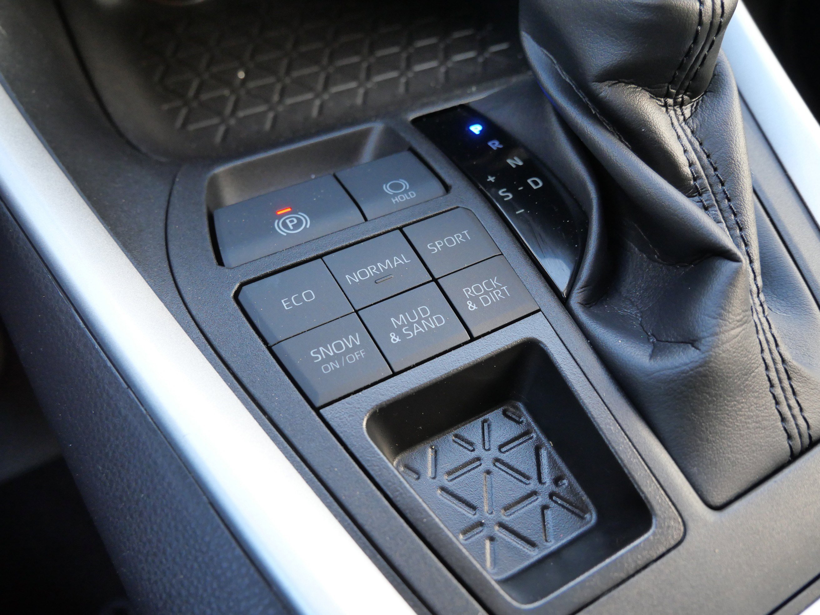 Certified 2025 Toyota RAV4 XLE image 31