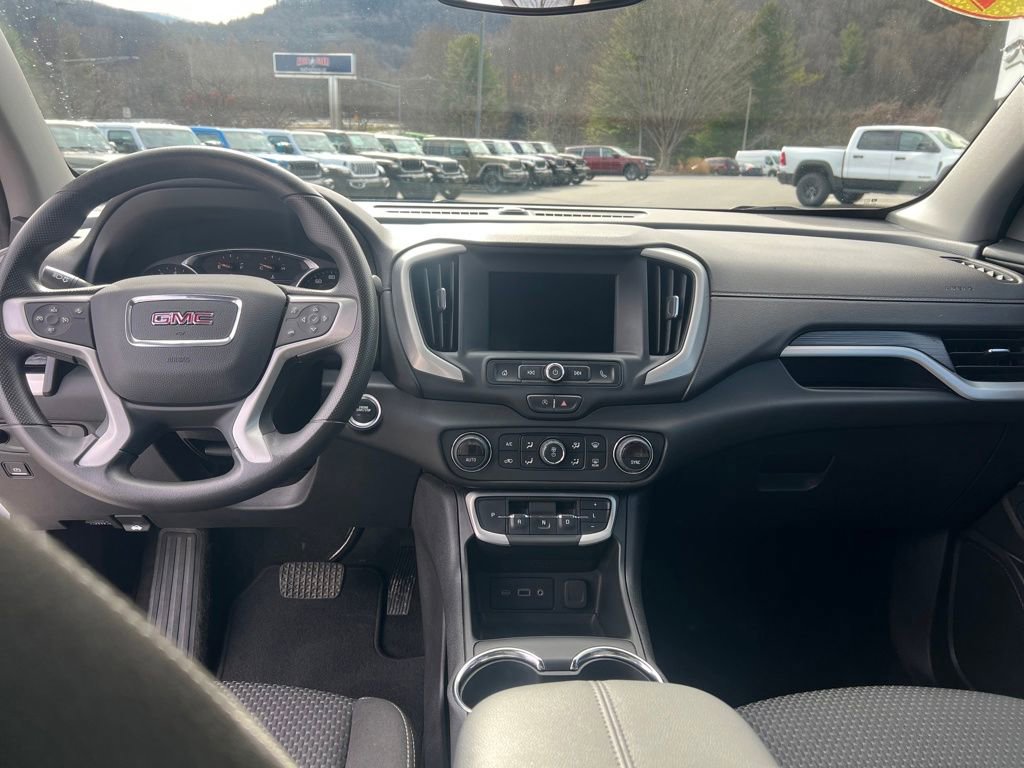 Used 2023 GMC Terrain SLE w/ Driver Convenience Package image 15