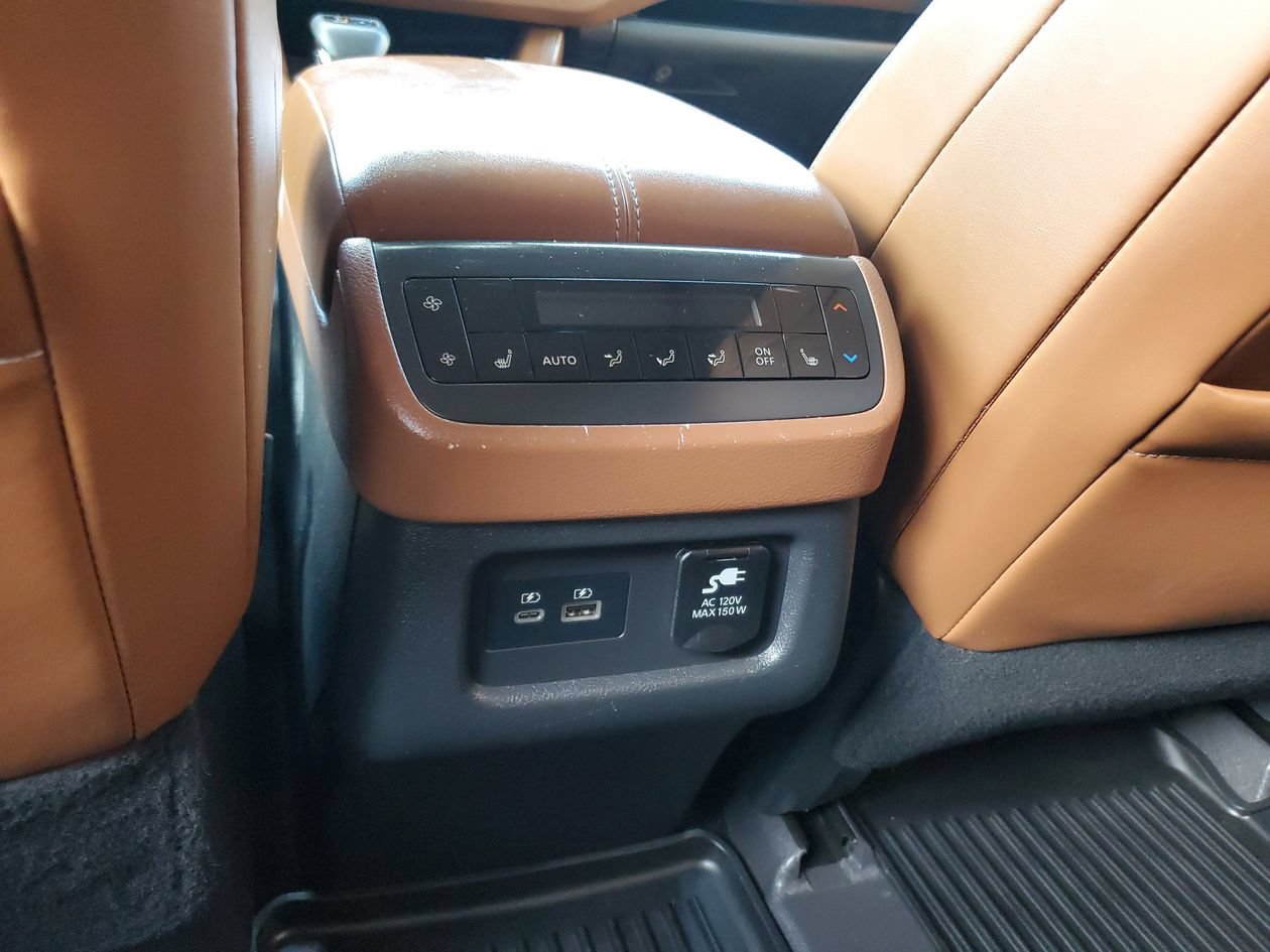 Used 2022 Nissan Pathfinder Platinum w/ Cargo Package AWD/4WD image 16