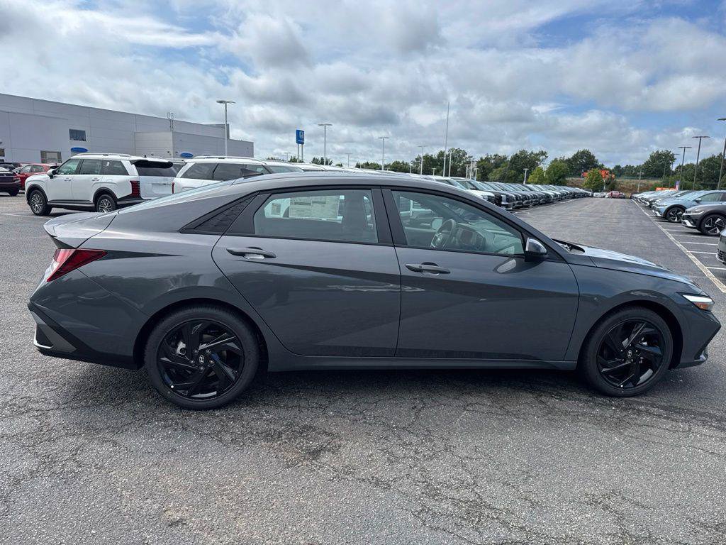 New 2026 Hyundai Elantra SEL Sport FWD image 6