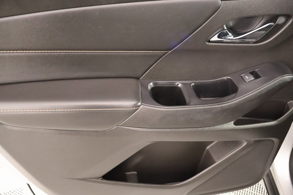 Used 2021 Chevrolet Traverse LT image 17