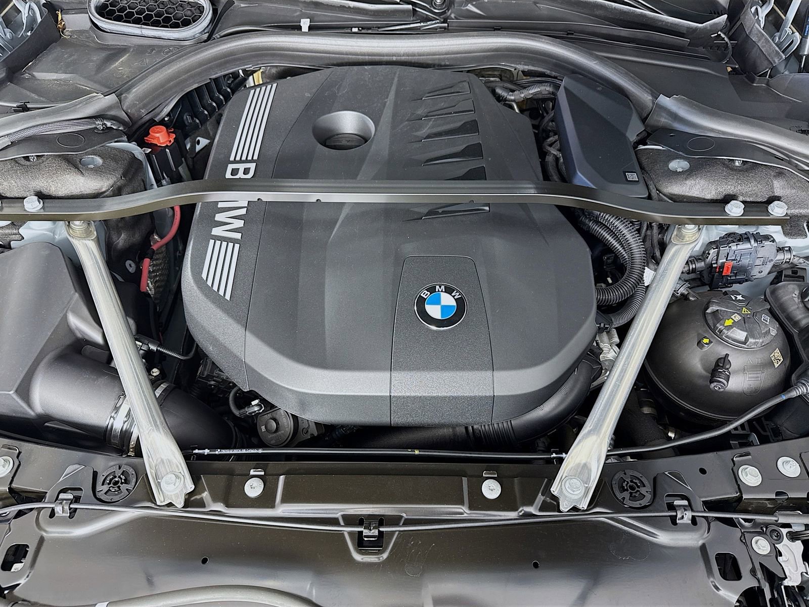 Certified 2025 BMW 740i image 32