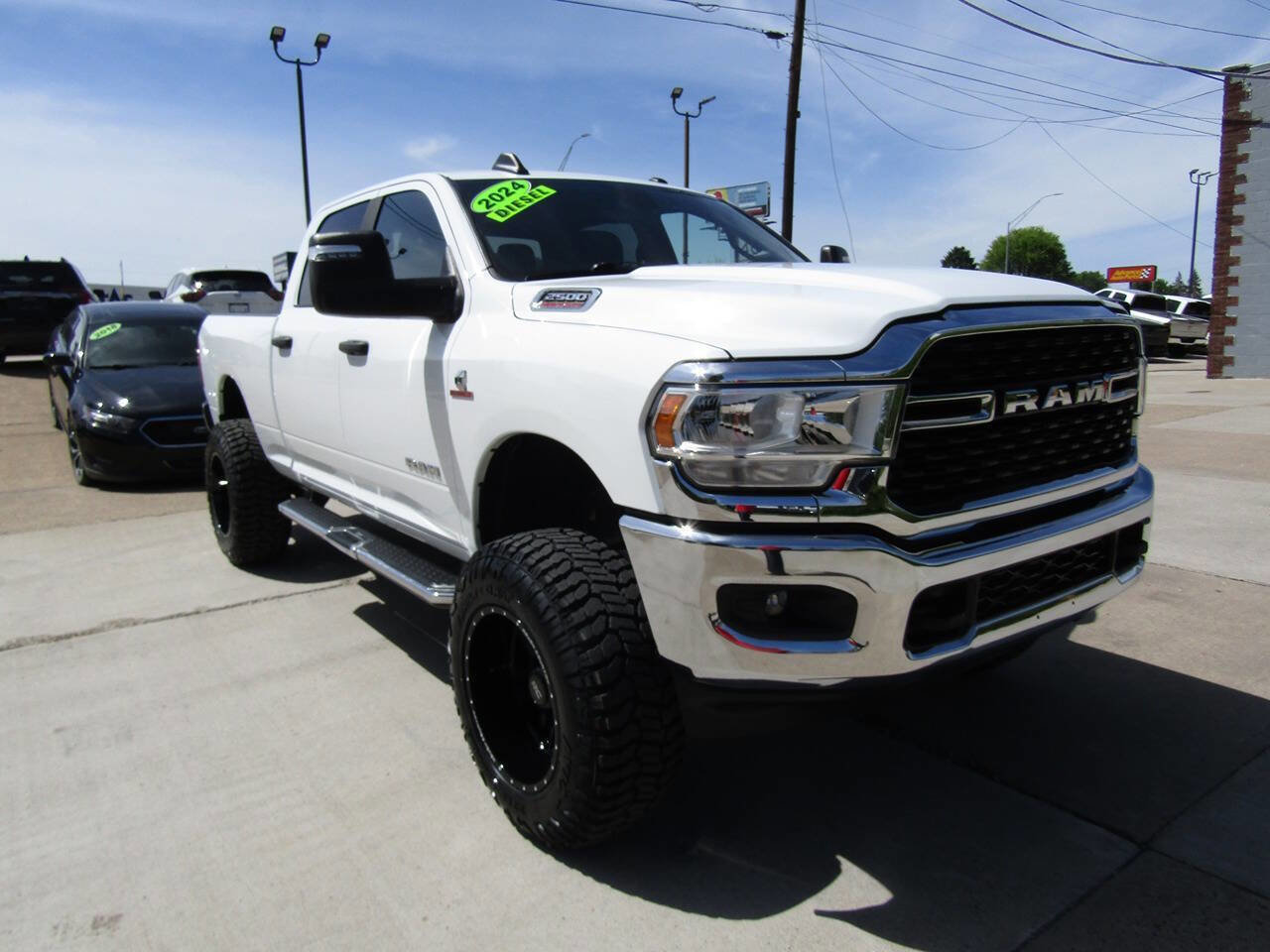 Used 2024 RAM 2500 Big Horn AWD/4WD image 2