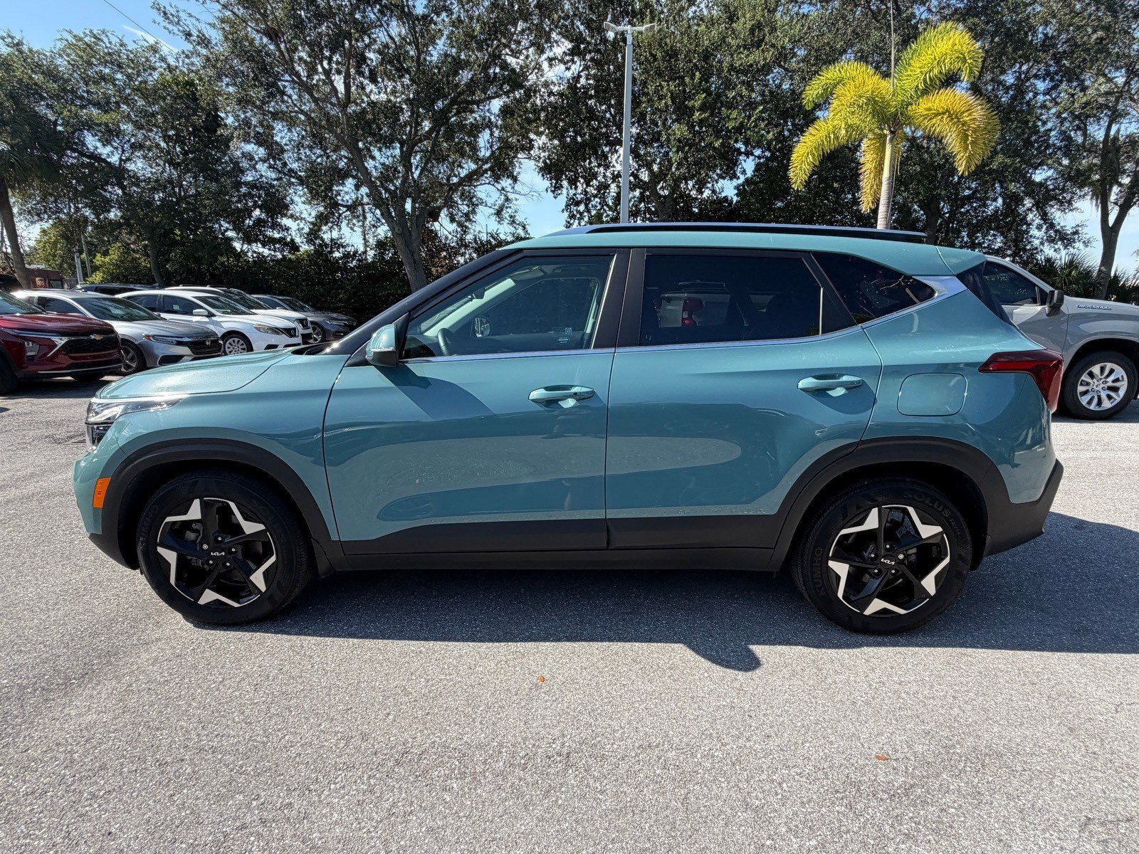 Certified 2024 Kia Seltos EX FWD image 4