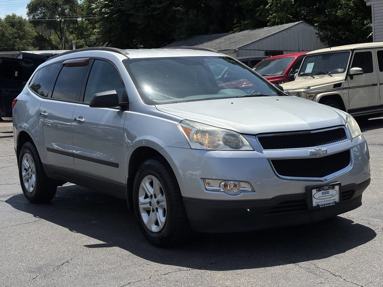 Used 2010 Chevrolet Traverse LS FWD image 2