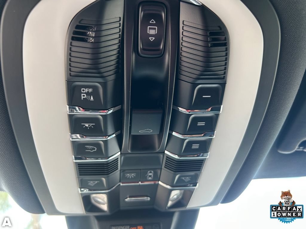 Used 2024 Porsche Macan AWD/4WD image 27