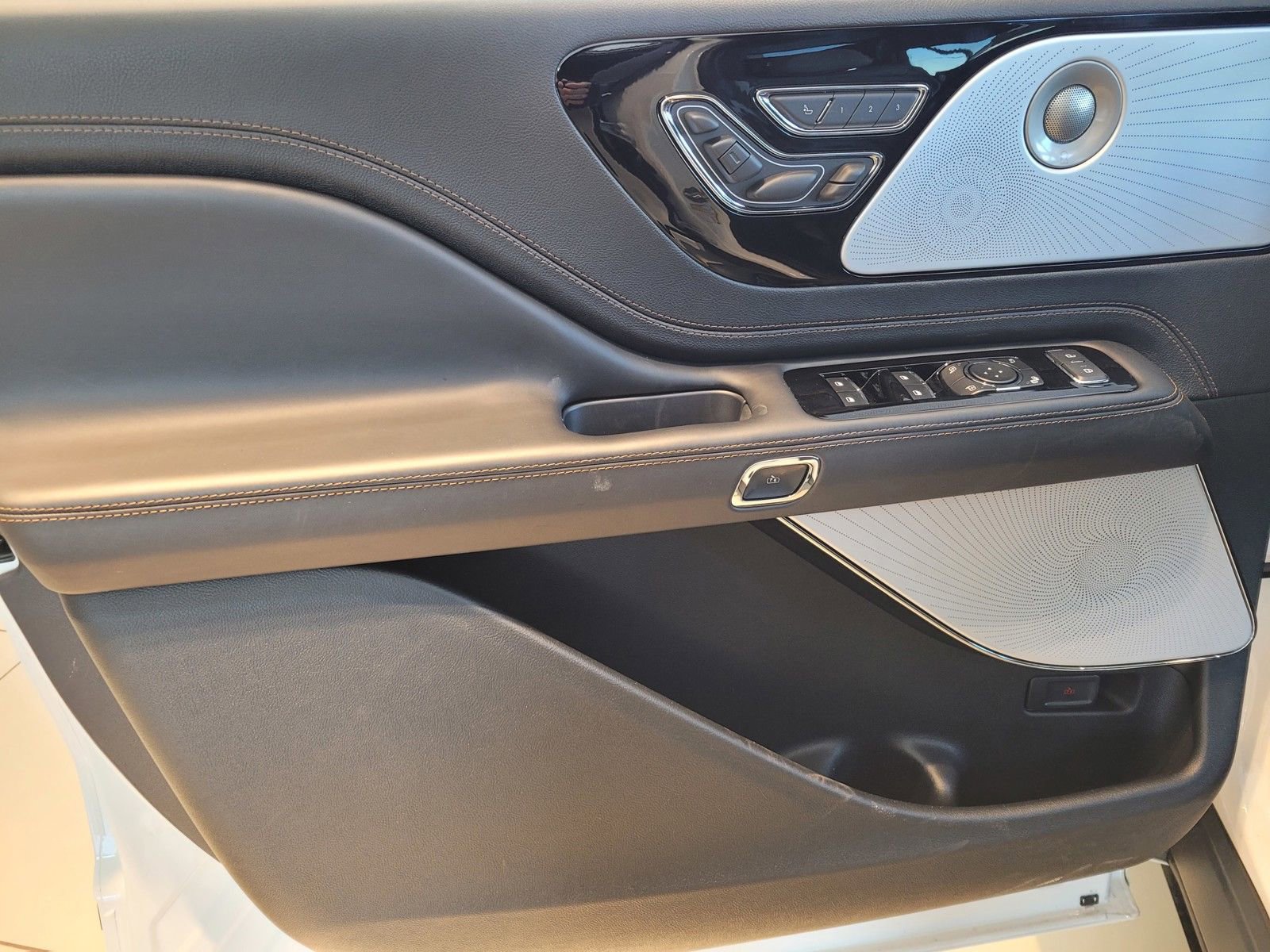 New 2026 Lincoln Aviator Black Label w/ Black Label Special Edition image 10
