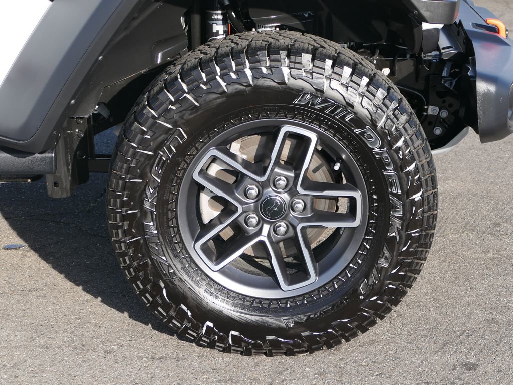 Used 2025 Jeep Gladiator Mojave w/ Convenience Group AWD/4WD image 26