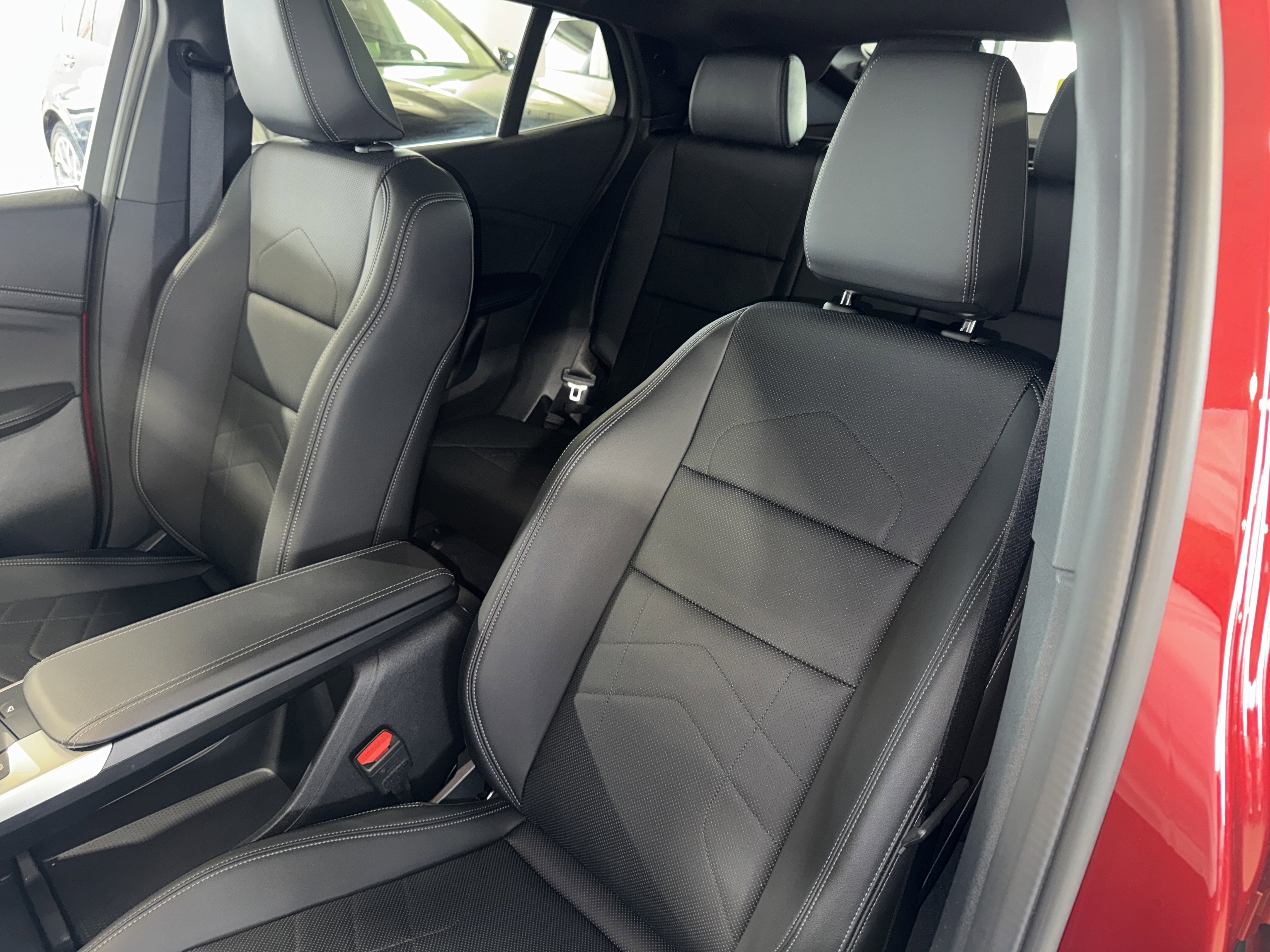 Certified 2025 BMW X2 xDrive28i w/ Premium Package image 33