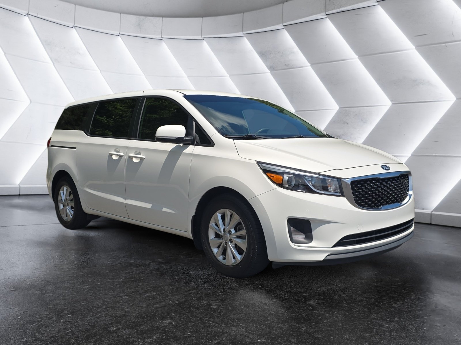 Used 2018 Kia Sedona L FWD image 7