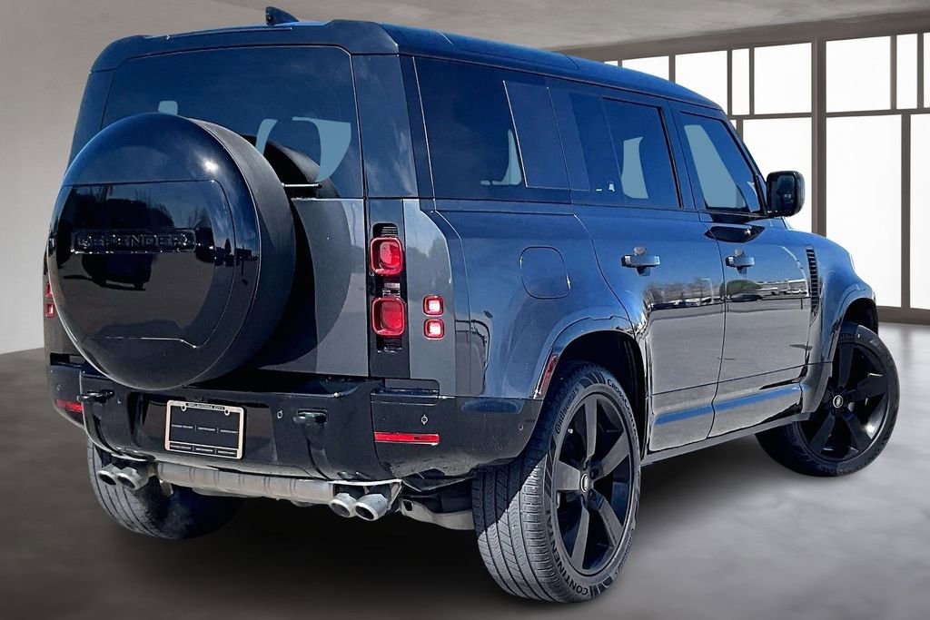 Used 2025 Land Rover Defender 110 X-Dynamic SE image 2