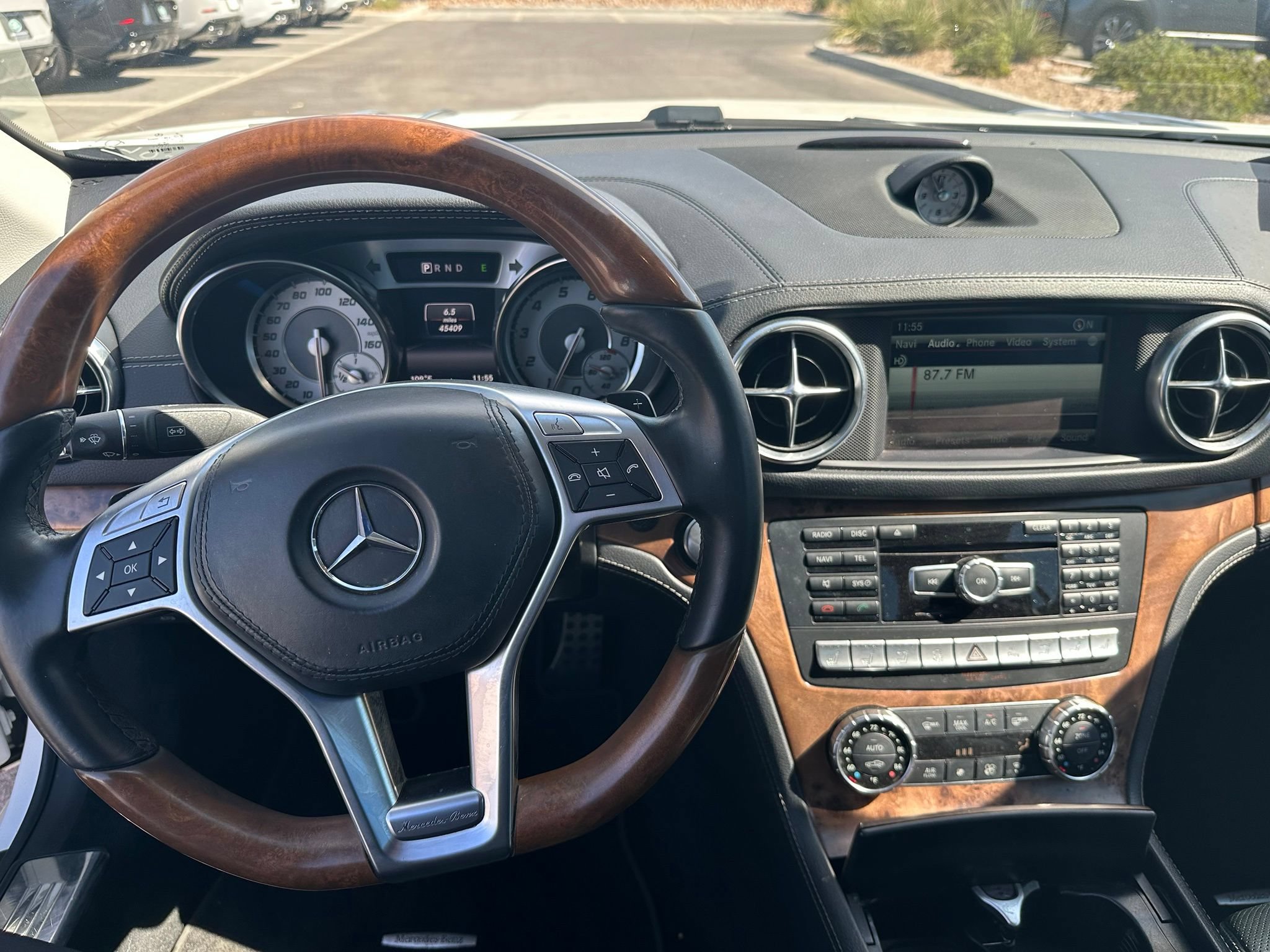 Used 2016 Mercedes-Benz SL 550 w/ Driver Assistance Package image 14