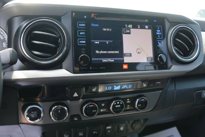 Used 2017 Toyota Tacoma TRD Sport image 6