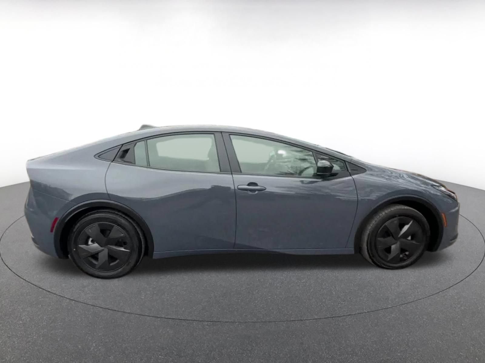 Used 2025 Toyota Prius LE FWD image 16