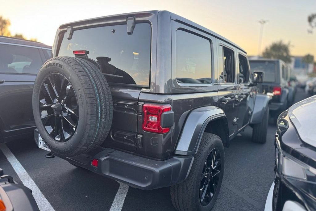 Used 2025 Jeep Wrangler Unlimited Sahara w/ Safety Group AWD/4WD image 6