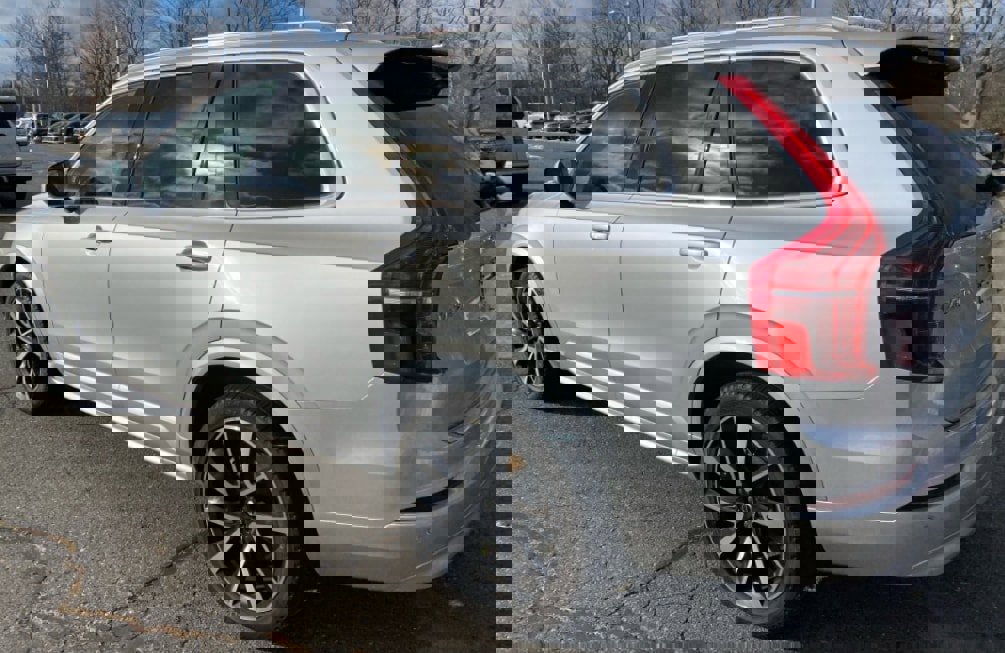 Used 2022 Volvo XC90 T6 Momentum image 7