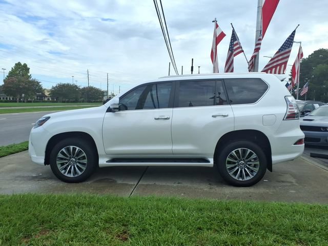 Used 2023 Lexus GX 460 Luxury w/ Accessory Package AWD/4WD image 3