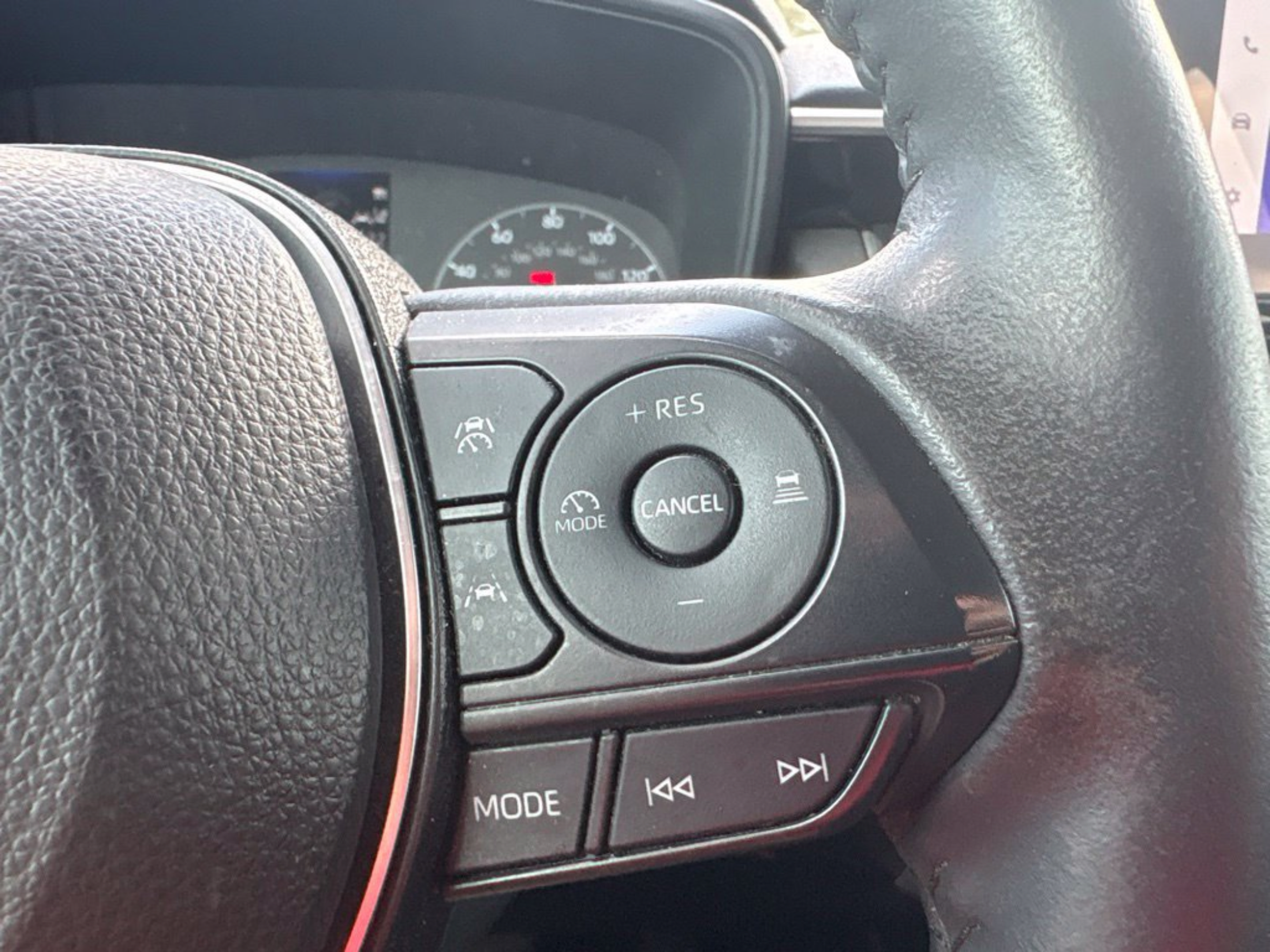 Used 2024 Toyota Corolla Cross LE FWD image 9