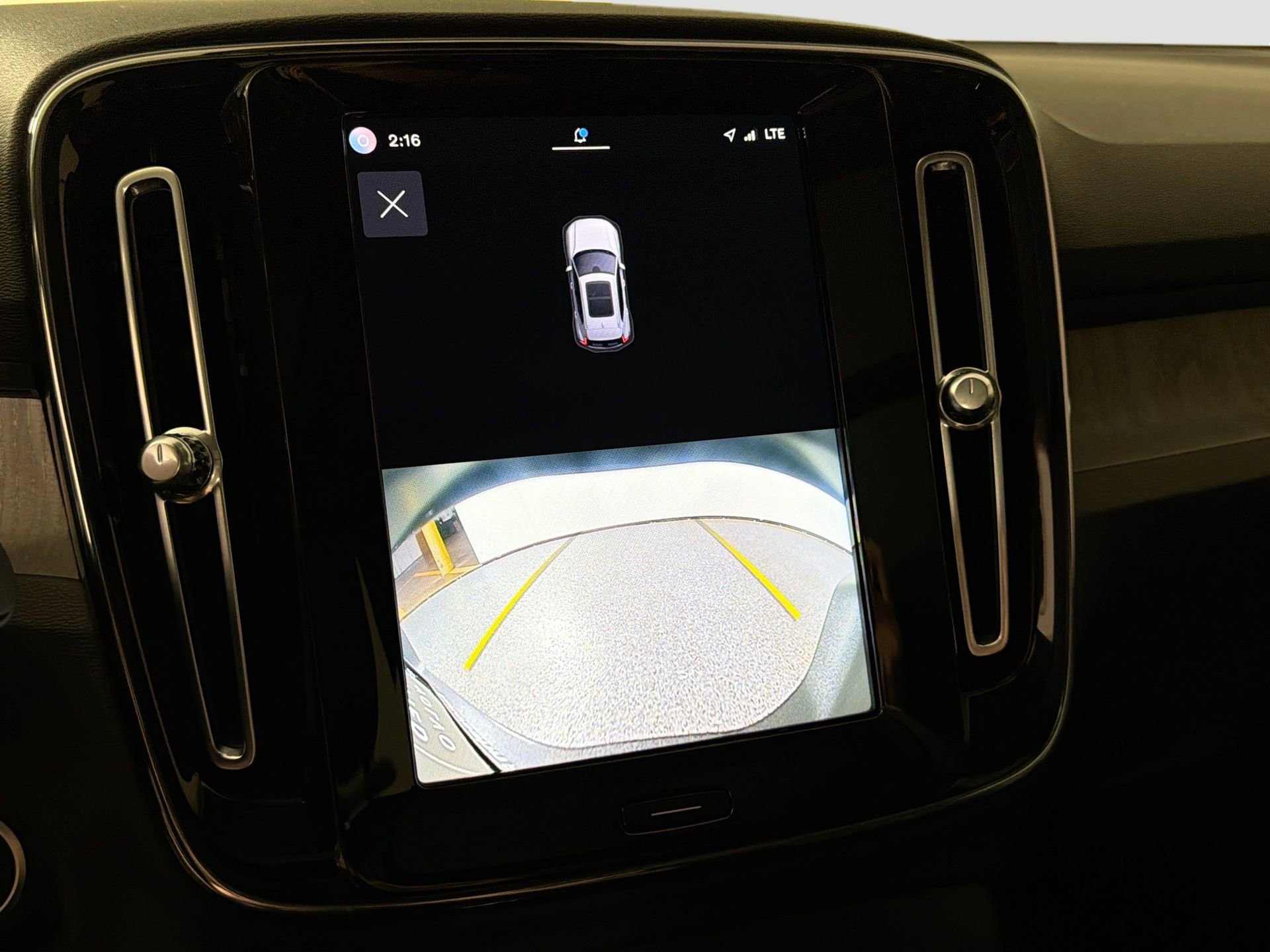 Certified 2023 Volvo XC40 B4 Plus w/ Protection Package Premier image 14