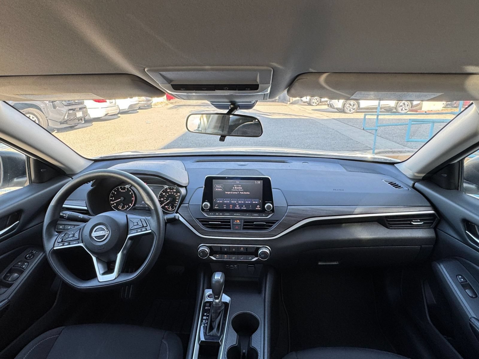 Used 2025 Nissan Altima 2.5 SV FWD image 33